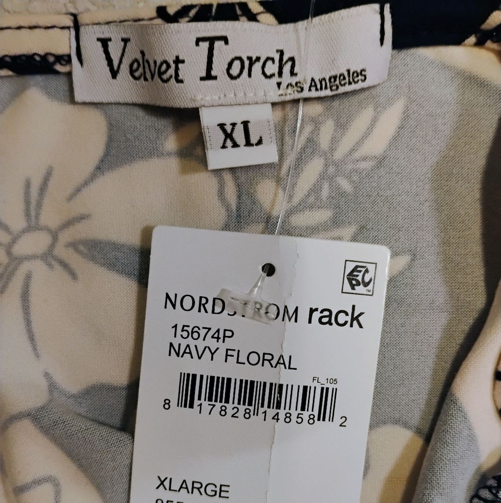 Velvet Torch Navy and White Floral Bodycon Maxi Dress - Picture 3 of 3
